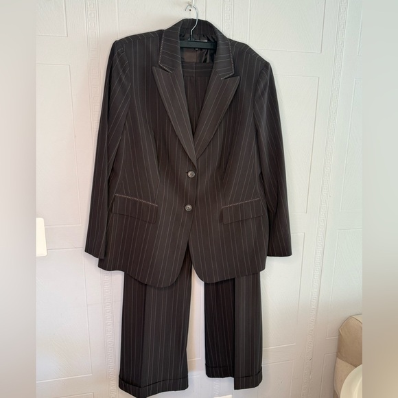 TAHARI ARTHUR S. LEVINE Women Plus Career Pant Suit Size 20W Brown Pinstriped - Picture 1 of 16